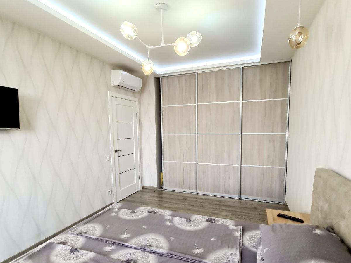 Cozy 449 Apartment With A Bedroom On The 22Nd Floor In The Center Одеса Екстер'єр фото